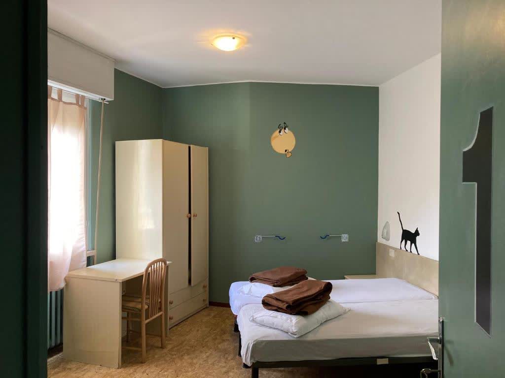 Route77 hostel room